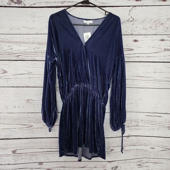 On The Road Maya Long Sleeve Blue Velvet Dress Medium NWT - Picture 2 of 5